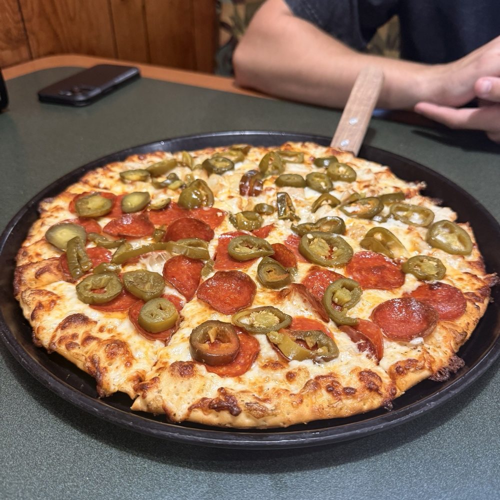 Medium pizza with garlic sauce half pepperoni half grilled chicken Medium pizza with garlic sauce half pepperoni half grilled chicken