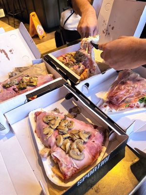 Spontini by null