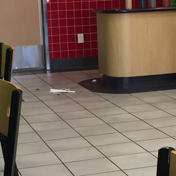 Flame Broiler - This is one of the dirtiest location.... Does anyone sweep or mop. - Fast Food Near Me - Culver City, California
