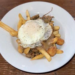 Stuckos Pub Grill - Yooper Breakfast Poutine