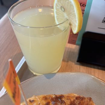 Nando's Peri-Peri - Pineapple Lemonade - Desserts Near Me - Austin, Texas Nando's Peri-Peri - Pineapple Lemonade - Desserts Near Me - Austin, Texas