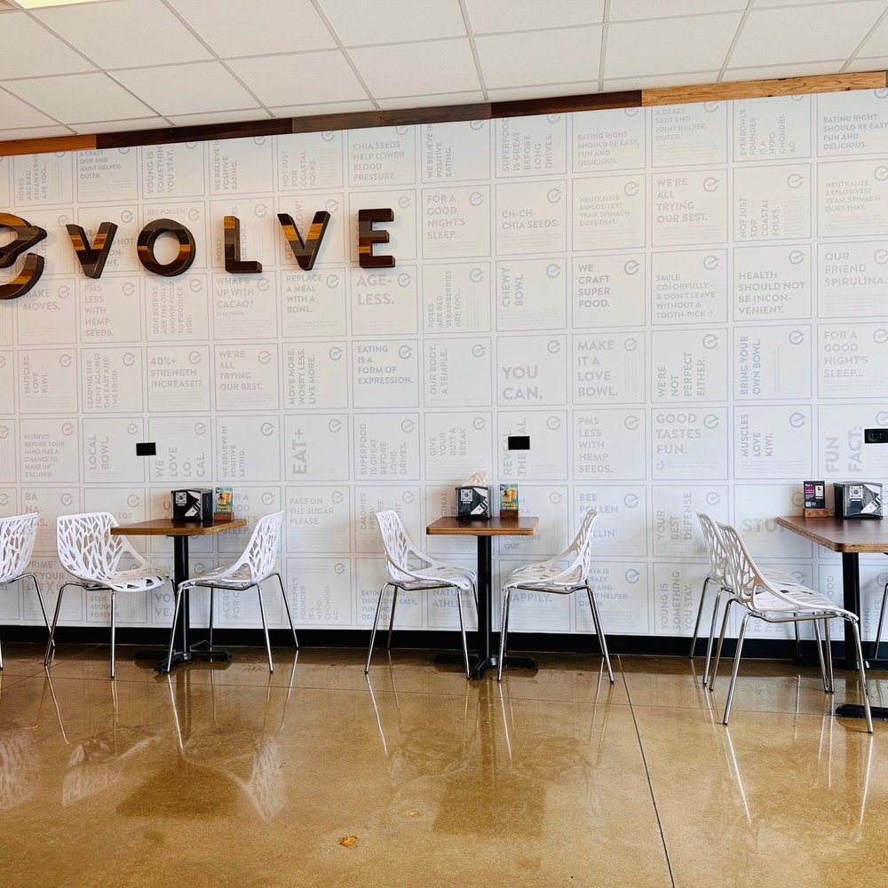 everbowl - tables and chairs - Acai Bowls Near Me - West Des Moines, Iowa