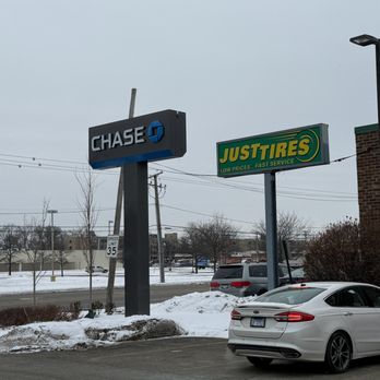 Chase Bank - Banks & Credit Unions Near Me - Des Plaines, Illinois