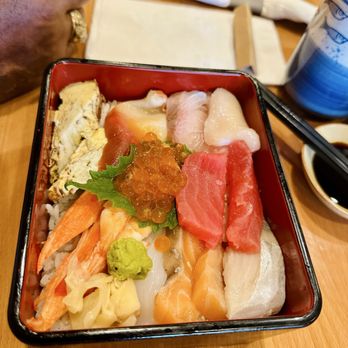 Hiro Japanese Restaurant - Chirashi (various cuts of fish, scrambled eggs and salmon roe over rice) - Sushi Bars Near Me - Jacksonville, Florida