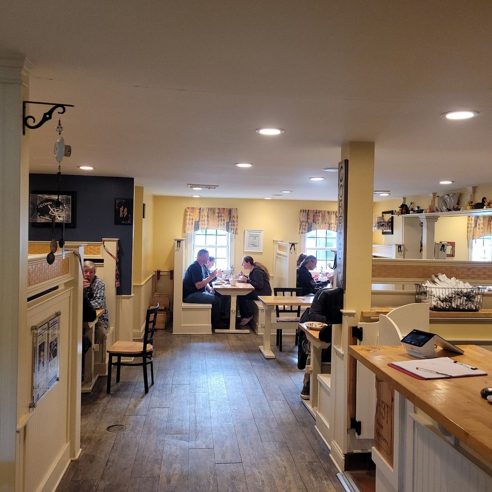 Toast Four Corners - Front end of restaurant - Coffee & Tea Near Me - Storrs Mansfield, Connecticut