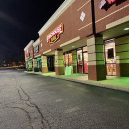 the exterior of a fast food restaurant