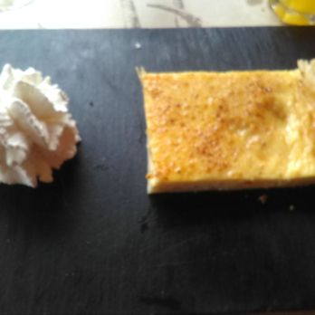 Saint Aubin - Agréablement surprise par cette crème brulée et pâte feuilleté + la petite attention de la maison : LA CHANTILLY, ils ont tout compris ! - Bars Near Me - Bordeaux, 33