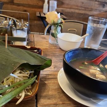 Saranrom Thai - Pad Thai (contains DRIED SHRIMP), soup - Thai Near Me - Elmhurst, New York