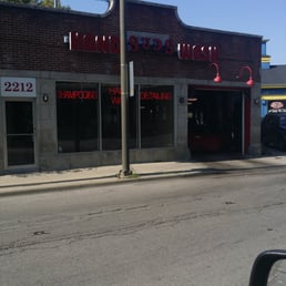 Suds Car Wash - Exit into oncoming main traffic - Car Wash Near Me - Evanston, Illinois