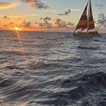 Ke Kai Catamaran - Postcard views. - Snorkeling Near Me - Honolulu, Hawaii