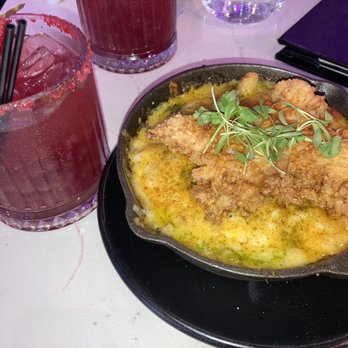BLK SWAN - Smoke and mirrors drink and lobster Mac n cheese - New American Near Me - Baltimore, Maryland