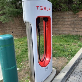 QuickChek - There's an EV charger that reportedly works with non-T vehicles, but we didn't have an adapter to attempt it. - Convenience Stores Near Me - Mahwah, New Jersey QuickChek - There's an EV charger that reportedly works with non-T vehicles, but we didn't have an adapter to attempt it. - Convenience Stores Near Me - Mahwah, New Jersey