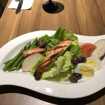 Blakes Bistro - Salmon Niçoise salad - Bistros Near Me - London, Ontario
