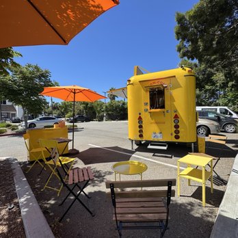 Dayon Coffee Co - Cute outdoor seating area - Coffee & Tea Near Me - Oceanside, California