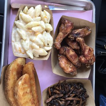 Easy ‘Que - Mac n cheese, wings, 'shrooms & potato wedges (warm & perfectly crunchy outside, soft inside) - Barbeque Near Me - Kailua, Hawaii