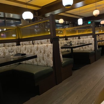 Mizu - Empty booths - Seafood Near Me - Charlotte, North Carolina