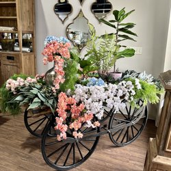 Holley's Home Interiors