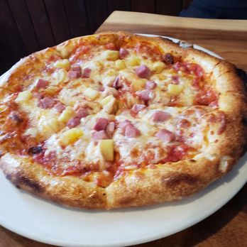 Casanova Italian Restaurant - Hawaiian pizza - Italian Near Me - Makawao, Hawaii