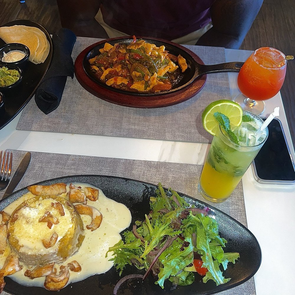 Mofongo  with chicken in cream sauce & chicken fajitas . Drinks are passion fruit mojito and Havana Times