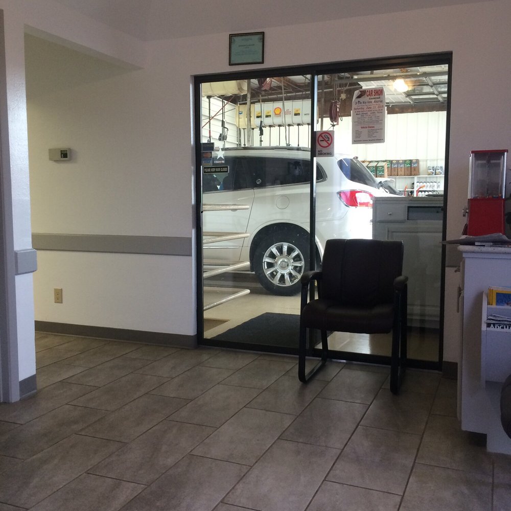 Ridgemont Super Lube - Waiting for the car! - Oil Change Stations Near Me - Abilene, Texas Ridgemont Super Lube - Waiting for the car! - Oil Change Stations Near Me - Abilene, Texas