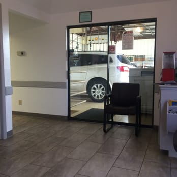 Ridgemont Super Lube - Waiting for the car! - Oil Change Stations Near Me - Abilene, Texas Ridgemont Super Lube - Waiting for the car! - Oil Change Stations Near Me - Abilene, Texas