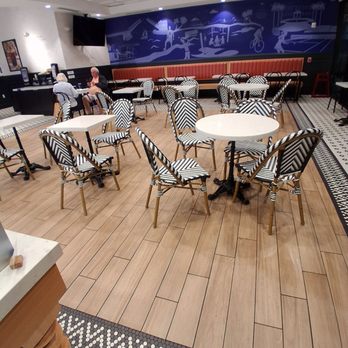 Paris Baguette - Adequate seating - Bakeries Near Me - Delray Beach, Florida