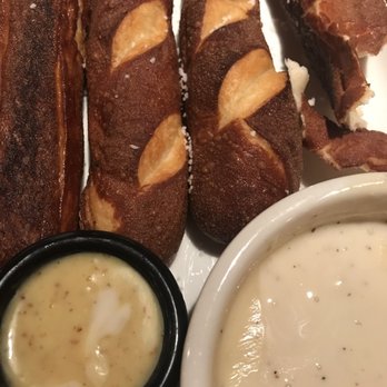 Applebee's Grill + Bar - Pub pretzels with beer cheese and the best honey mustard...to die for. - American Near Me - Valdosta, Georgia