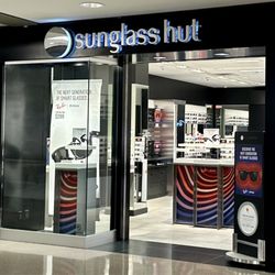 Sunglass Hut - Entrance to store