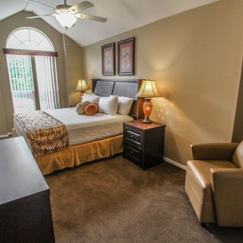 Surrey Vacation Resorts - Second floor bedroom - Hotels Near Me - Branson, Missouri