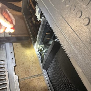 Air Motion - 5 screws needed be careful with fan or you'll cut your hand off - Appliances & Repair Near Me Air Motion - 5 screws needed be careful with fan or you'll cut your hand off - Appliances & Repair Near Me