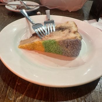 Mandina's Restaurant - King Cake - Cajun/Creole Near Me - New Orleans, Louisiana