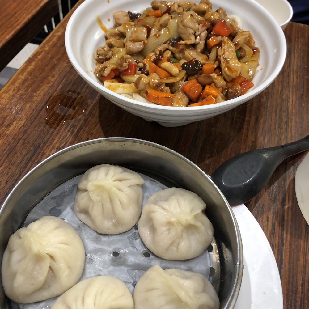 Soup dumplings and peanut chicken noodles Soup dumplings and peanut chicken noodles