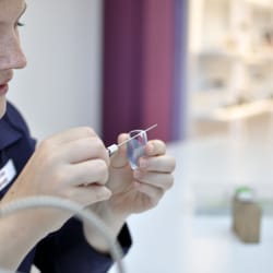 Bruckmann Augenoptik - Wir fertigen in unserer eigenen Brillen-Manufaktur
