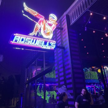 Roswell's Saloon - Outside - Bars Near Me - Houston, Texas