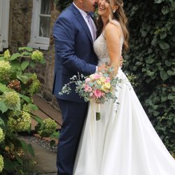 The wedding of Joe & Brynn. Bridal Bouquet. The Inn at Barley Sheaf Farm 2019. #studiosprig