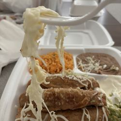 Mr Burrito - Chicken Flautas Dinner