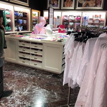 Victoria's Secret & PINK - Lingerie Near Me - Honolulu, Hawaii