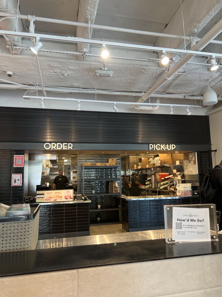SHAKE SHACK JERSEY CITY Updated June 2024 318 Grove St, Jersey City