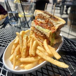 Penrose Taphouse & Eatery - Papi de gonzo sandwich