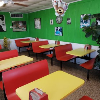 Burger Box - Dining room (R) - Burgers Near Me - Fort Worth, Texas
