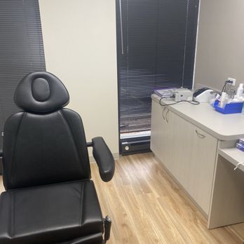Reserve Dermatology and Aesthetics - Rooms are small and nice - Dermatologists Near Me - Northfield, Illinois Reserve Dermatology and Aesthetics - Rooms are small and nice - Dermatologists Near Me - Northfield, Illinois
