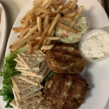 Davis' Pub - Crab cake platter - American Near Me - Annapolis, Maryland