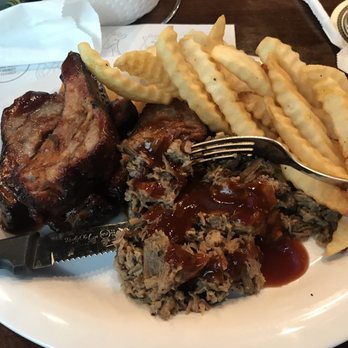 Meto Pub - Combo plate with ribs and brisket - Barbeque Near Me - Tega Cay, South Carolina