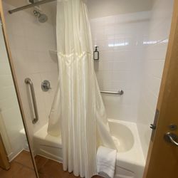 The Penn Stater Hotel and Conference Center - Clean bathroom