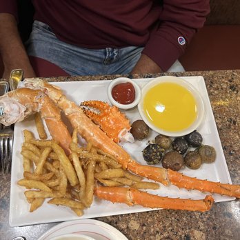 Glacier BrewHouse - Bering Sea King Crab Legs - American Near Me - Anchorage, Alaska
