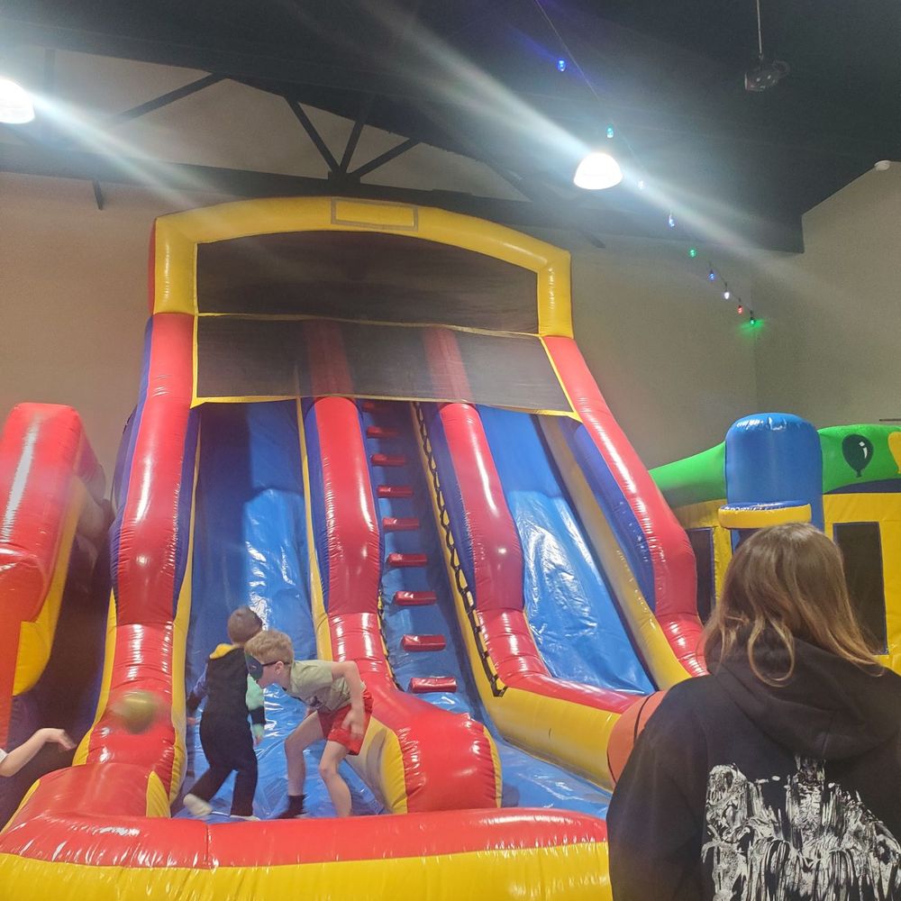 Lee's Rental - Jumpy - Party Equipment Rentals Near Me - Manteno, Illinois