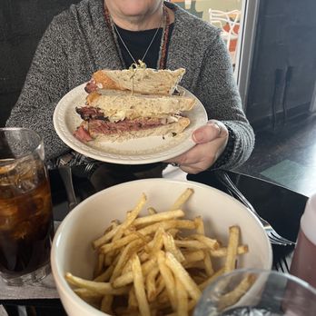 Oak Parker - Reuben and fries - Cocktail Bars Near Me - Oak Park, Michigan Oak Parker - Reuben and fries - Cocktail Bars Near Me - Oak Park, Michigan