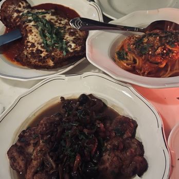 Donna's - Chicken Parmesan, chicken Marsala, side of spaghetti with sauce - Italian Near Me - Los Angeles, California