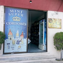 Minisuper El Cordobés - Entrada al establecimiento
