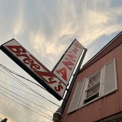 Breezy's Pizza - Classic sign :0)